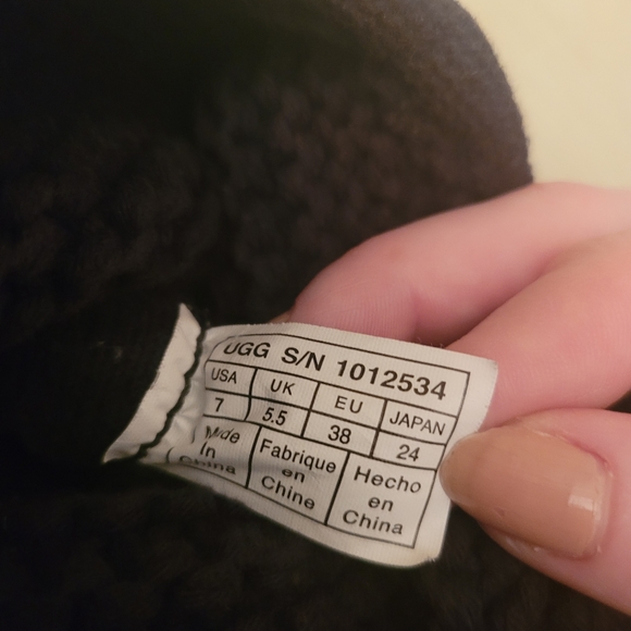 Uggs - Picture 4 of 8